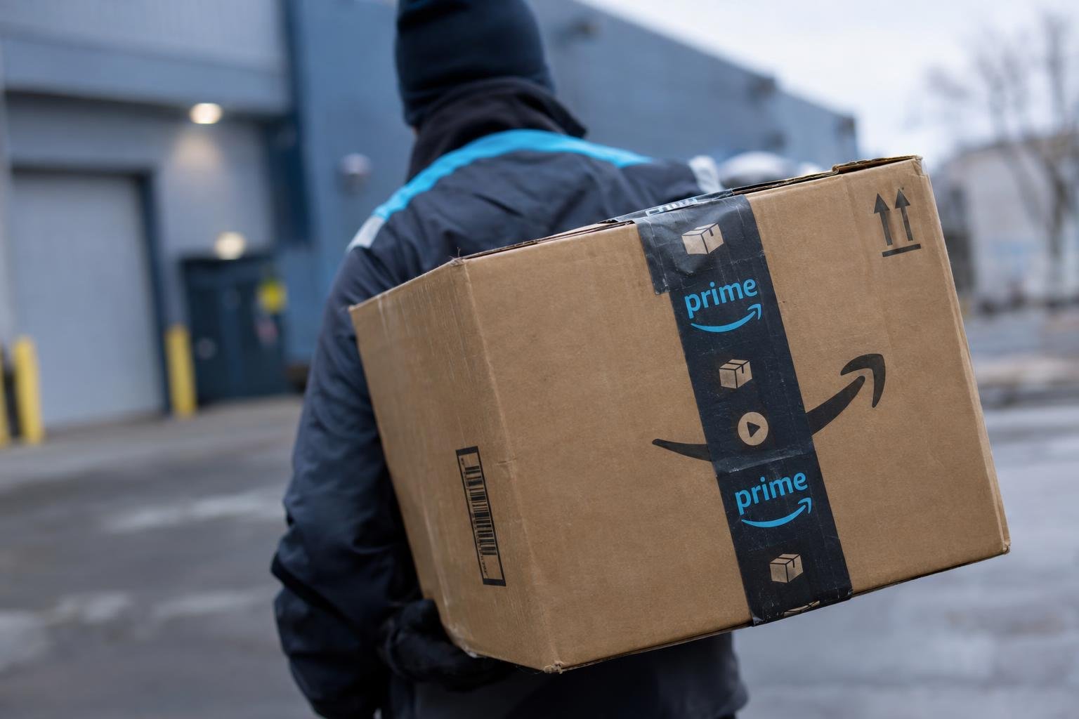 Amazon plans to hire 300,000 U.S. workers for holiday season