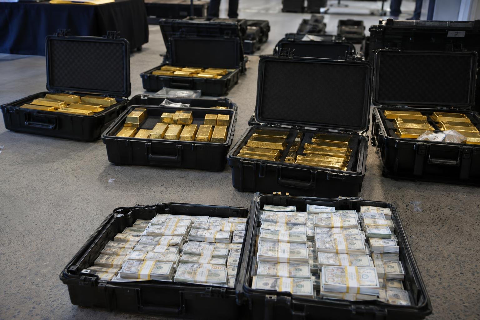 Former CIA officer pleads guilty in nearly $200 million fraud scheme