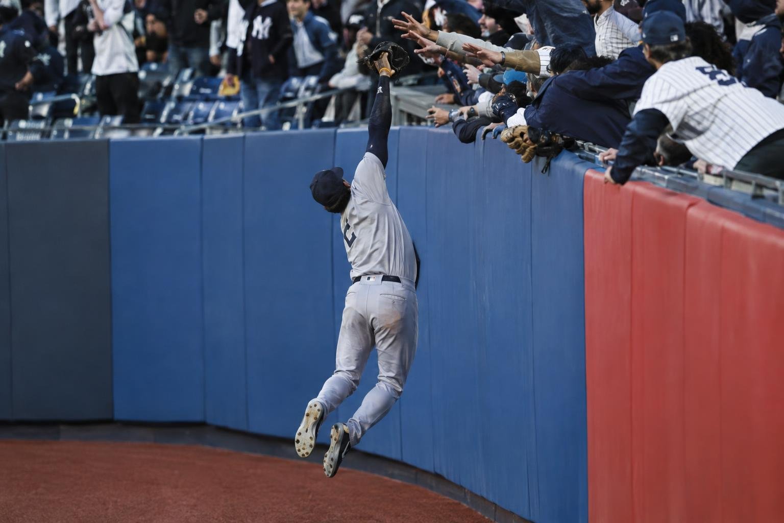 Rays sweep Yankees after replay overturns Volpe homer, Dodgers reach NLCS