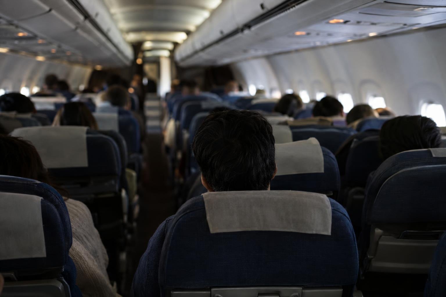 What happened aboard the Flydubai flight that plunged 17,000 feet?